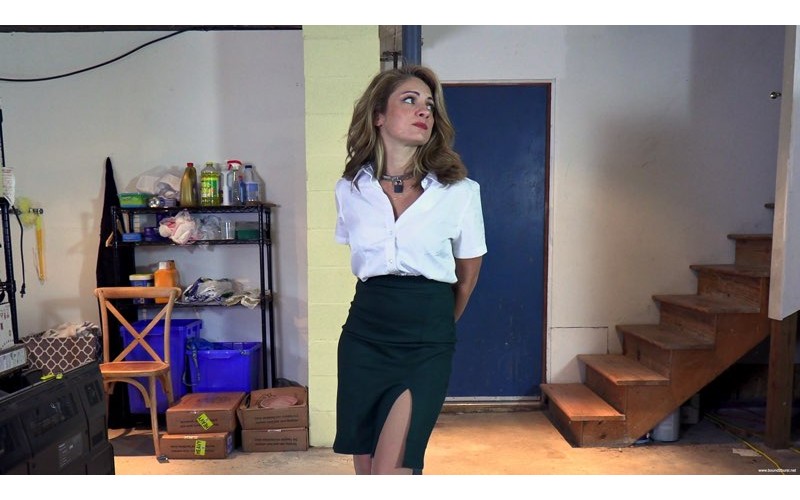 Hostage With A Full Bladder (MP4) - Alba Zevon